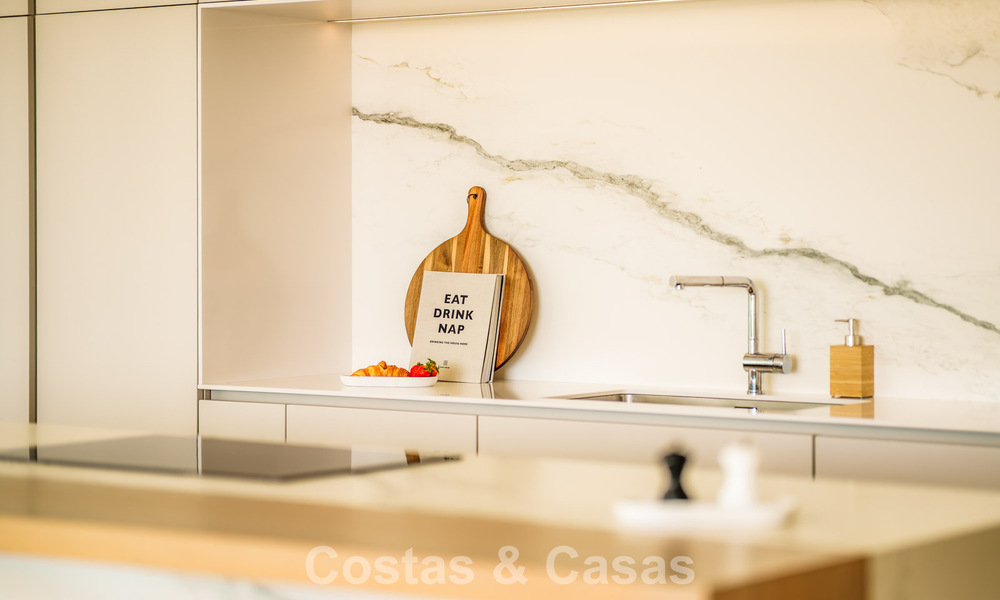 Prestigioso apartamento de 3 dormitorios en venta con vistas al mar, al golf y a la montaña en La Quinta, Marbella - Benahavis 778742