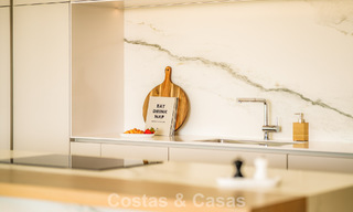 Prestigioso apartamento de 3 dormitorios en venta con vistas al mar, al golf y a la montaña en La Quinta, Marbella - Benahavis 778742 