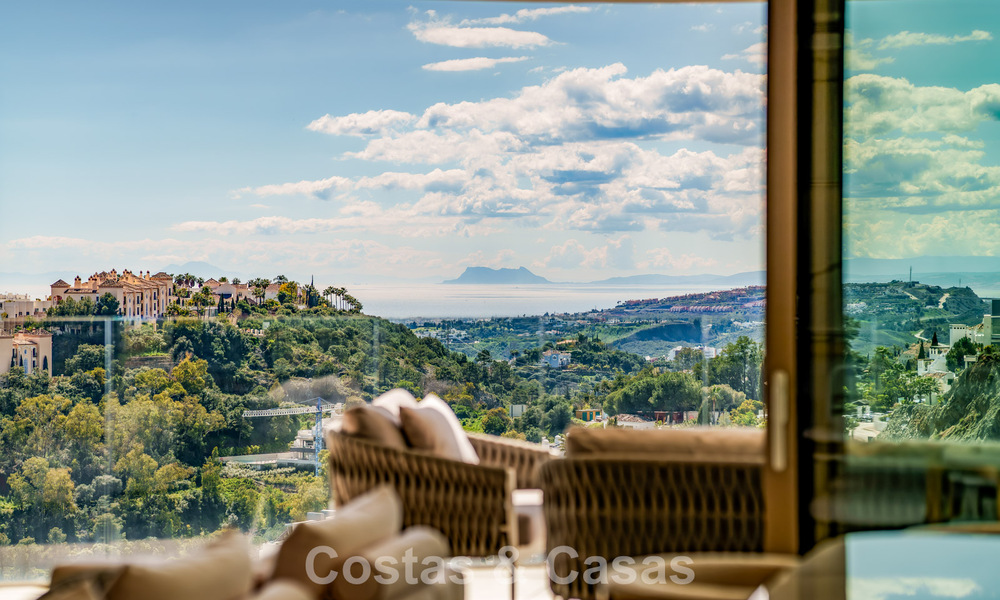 Prestigioso apartamento de 3 dormitorios en venta con vistas al mar, al golf y a la montaña en La Quinta, Marbella - Benahavis 778743