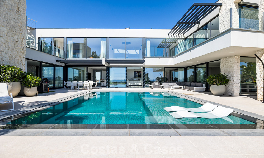 Villa moderna lista para entrar a vivir en venta, junto al campo de golf en una codiciada zona residencial de Marbella - Benahavis 778667