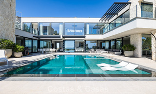 Villa moderna lista para entrar a vivir en venta, junto al campo de golf en una codiciada zona residencial de Marbella - Benahavis 778667 