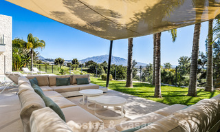 Villa moderna lista para entrar a vivir en venta, junto al campo de golf en una codiciada zona residencial de Marbella - Benahavis 778669 