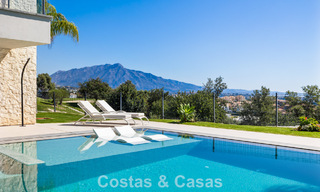 Villa moderna lista para entrar a vivir en venta, junto al campo de golf en una codiciada zona residencial de Marbella - Benahavis 778670 