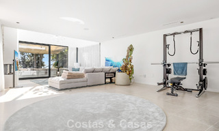 Villa moderna lista para entrar a vivir en venta, junto al campo de golf en una codiciada zona residencial de Marbella - Benahavis 778671 