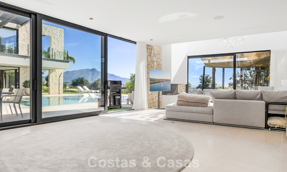 Villa moderna lista para entrar a vivir en venta, junto al campo de golf en una codiciada zona residencial de Marbella - Benahavis 778672