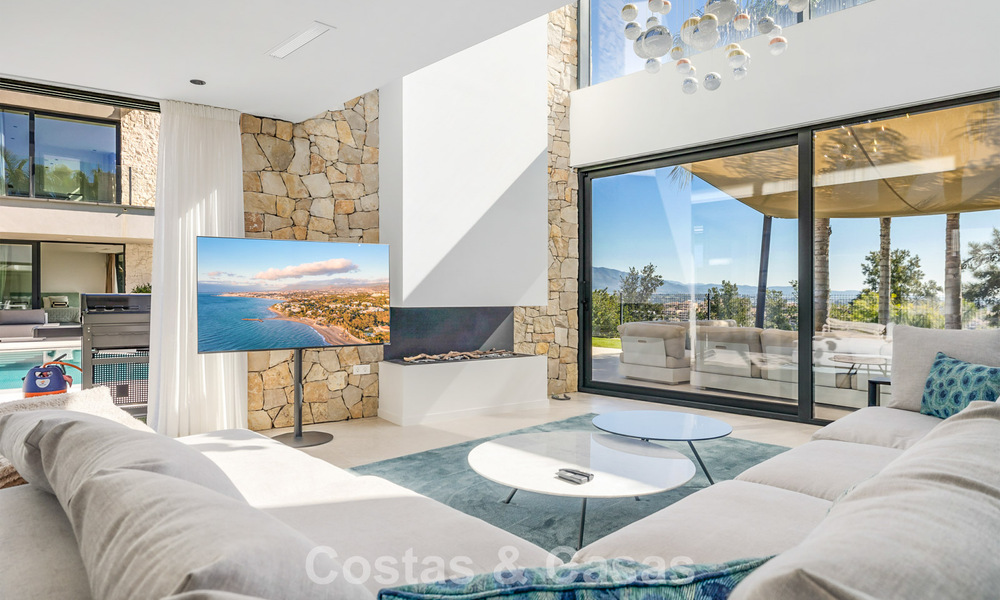 Villa moderna lista para entrar a vivir en venta, junto al campo de golf en una codiciada zona residencial de Marbella - Benahavis 778673