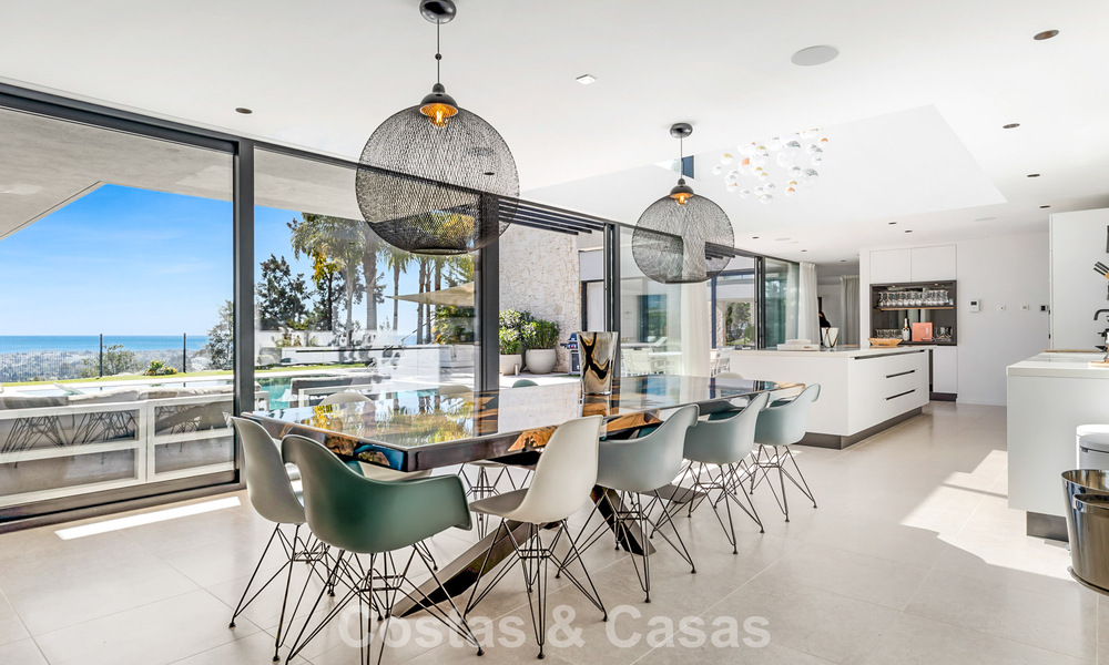 Villa moderna lista para entrar a vivir en venta, junto al campo de golf en una codiciada zona residencial de Marbella - Benahavis 778677