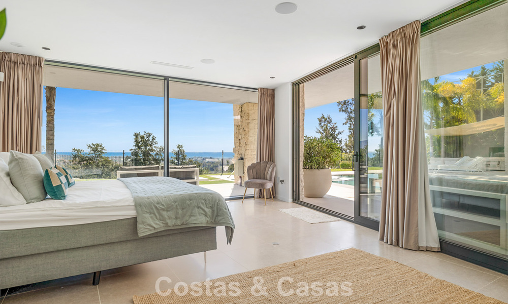 Villa moderna lista para entrar a vivir en venta, junto al campo de golf en una codiciada zona residencial de Marbella - Benahavis 778682