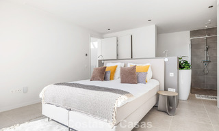 Villa moderna lista para entrar a vivir en venta, junto al campo de golf en una codiciada zona residencial de Marbella - Benahavis 778694 