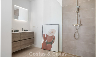 Villa moderna lista para entrar a vivir en venta, junto al campo de golf en una codiciada zona residencial de Marbella - Benahavis 778695 