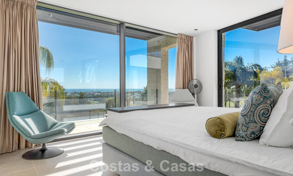 Villa moderna lista para entrar a vivir en venta, junto al campo de golf en una codiciada zona residencial de Marbella - Benahavis 778699