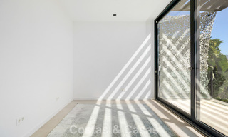 Villa moderna lista para entrar a vivir en venta, junto al campo de golf en una codiciada zona residencial de Marbella - Benahavis 778703 