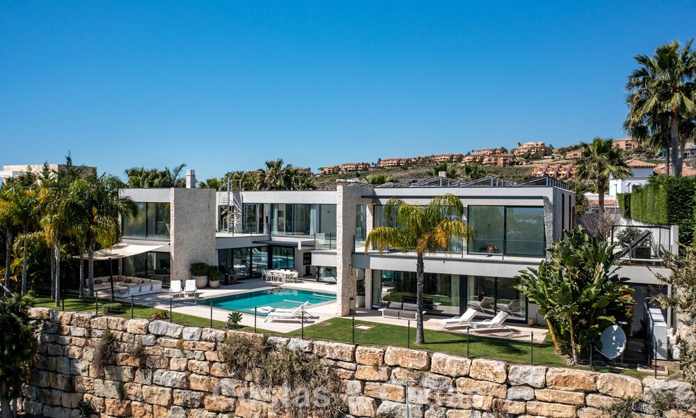 Villa moderna lista para entrar a vivir en venta, junto al campo de golf en una codiciada zona residencial de Marbella - Benahavis 778706