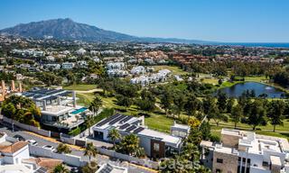 Villa moderna lista para entrar a vivir en venta, junto al campo de golf en una codiciada zona residencial de Marbella - Benahavis 778707 