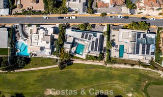 Villa moderna lista para entrar a vivir en venta, junto al campo de golf en una codiciada zona residencial de Marbella - Benahavis 778710 