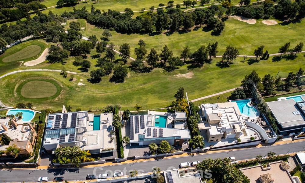 Villa moderna lista para entrar a vivir en venta, junto al campo de golf en una codiciada zona residencial de Marbella - Benahavis 778711