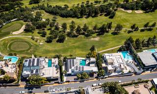 Villa moderna lista para entrar a vivir en venta, junto al campo de golf en una codiciada zona residencial de Marbella - Benahavis 778711 