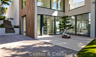 Villa moderna lista para entrar a vivir en venta, junto al campo de golf en una codiciada zona residencial de Marbella - Benahavis 778712 