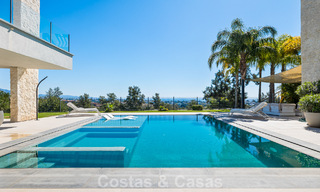 Villa moderna lista para entrar a vivir en venta, junto al campo de golf en una codiciada zona residencial de Marbella - Benahavis 778715 