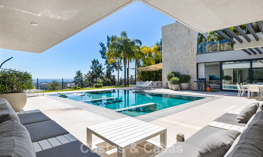 Villa moderna lista para entrar a vivir en venta, junto al campo de golf en una codiciada zona residencial de Marbella - Benahavis 778716