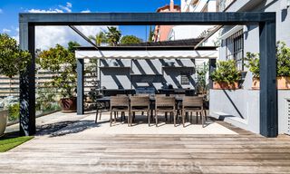 Espaciosa casa adosada en venta con vistas al mar en una urbanización cerrada en las colinas de Marbella - Benahavis 778916 