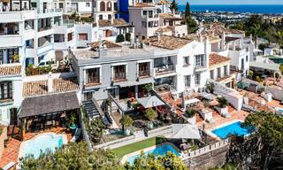 Espaciosa casa adosada en venta con vistas al mar en una urbanización cerrada en las colinas de Marbella - Benahavis 778920 