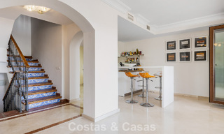 Espaciosa casa adosada en venta con vistas al mar en una urbanización cerrada en las colinas de Marbella - Benahavis 778929 