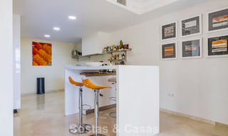 Espaciosa casa adosada en venta con vistas al mar en una urbanización cerrada en las colinas de Marbella - Benahavis 778930 