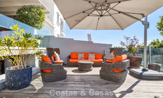 Espaciosa casa adosada en venta con vistas al mar en una urbanización cerrada en las colinas de Marbella - Benahavis 778937 