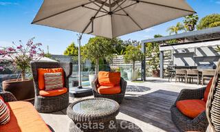 Espaciosa casa adosada en venta con vistas al mar en una urbanización cerrada en las colinas de Marbella - Benahavis 778938 