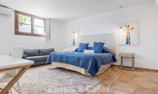 Espaciosa casa adosada en venta con vistas al mar en una urbanización cerrada en las colinas de Marbella - Benahavis 778948 