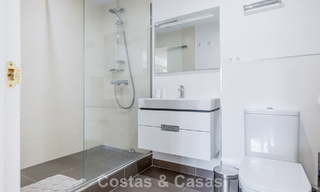 Espaciosa casa adosada en venta con vistas al mar en una urbanización cerrada en las colinas de Marbella - Benahavis 778949 