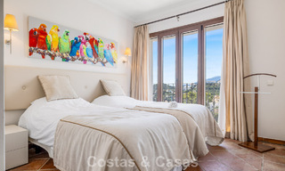 Espaciosa casa adosada en venta con vistas al mar en una urbanización cerrada en las colinas de Marbella - Benahavis 778953 