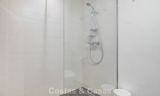 Espaciosa casa adosada en venta con vistas al mar en una urbanización cerrada en las colinas de Marbella - Benahavis 778955 