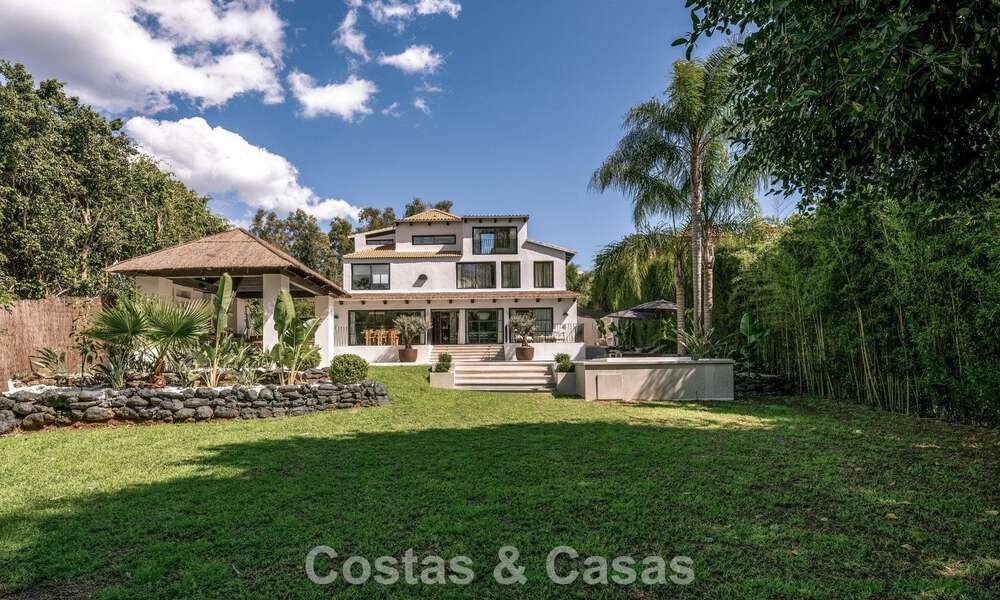 Villa de lujo contemporánea renovada y lista para entrar a vivir en venta en el corazón del Valle del Golf de Nueva Andalucía, Marbella 778817
