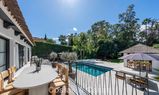 Villa de lujo contemporánea renovada y lista para entrar a vivir en venta en el corazón del Valle del Golf de Nueva Andalucía, Marbella 778820 