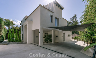 Villa de lujo contemporánea renovada y lista para entrar a vivir en venta en el corazón del Valle del Golf de Nueva Andalucía, Marbella 778829 