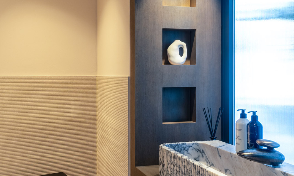 Villa de lujo contemporánea renovada y lista para entrar a vivir en venta en el corazón del Valle del Golf de Nueva Andalucía, Marbella 778837