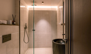 Villa de lujo contemporánea renovada y lista para entrar a vivir en venta en el corazón del Valle del Golf de Nueva Andalucía, Marbella 778842 