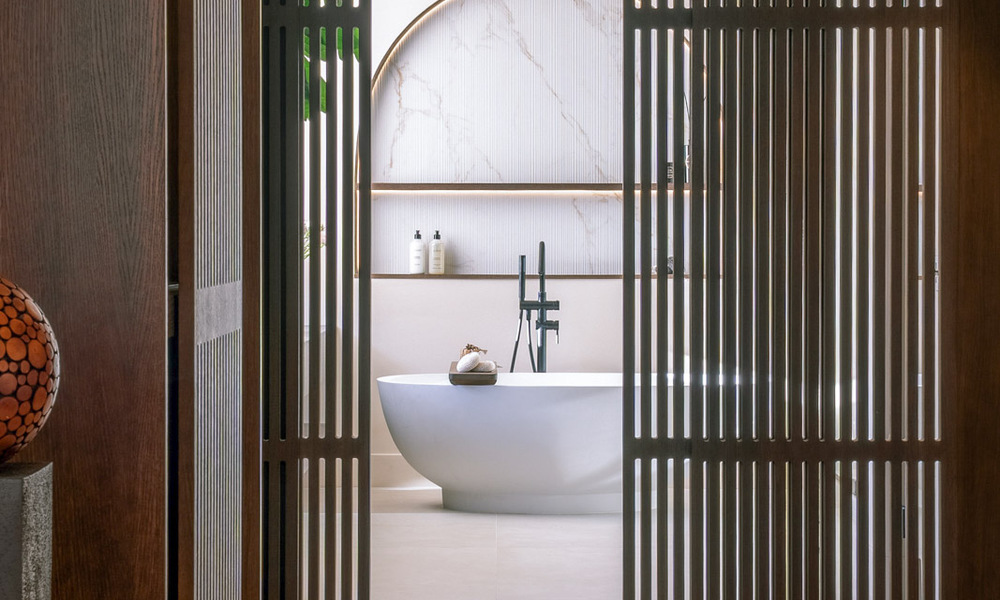 Villa de lujo contemporánea renovada y lista para entrar a vivir en venta en el corazón del Valle del Golf de Nueva Andalucía, Marbella 778846