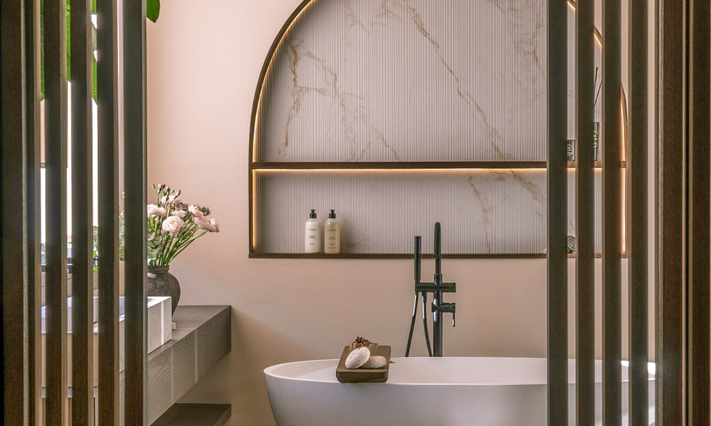 Villa de lujo contemporánea renovada y lista para entrar a vivir en venta en el corazón del Valle del Golf de Nueva Andalucía, Marbella 778848