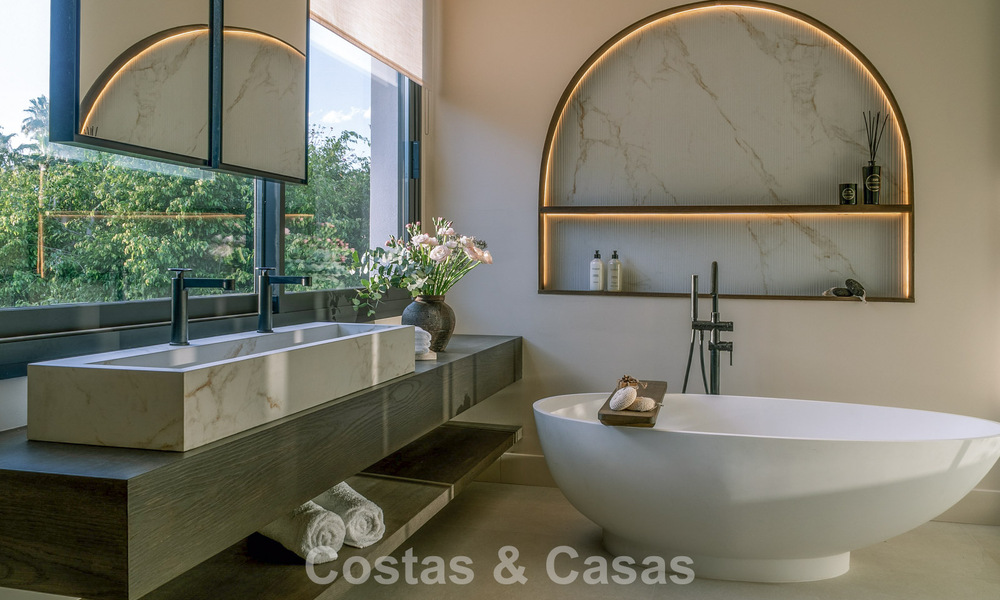 Villa de lujo contemporánea renovada y lista para entrar a vivir en venta en el corazón del Valle del Golf de Nueva Andalucía, Marbella 778849