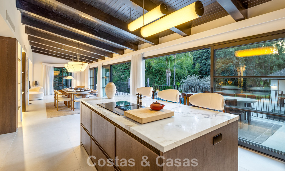 Villa de lujo contemporánea renovada y lista para entrar a vivir en venta en el corazón del Valle del Golf de Nueva Andalucía, Marbella 796771