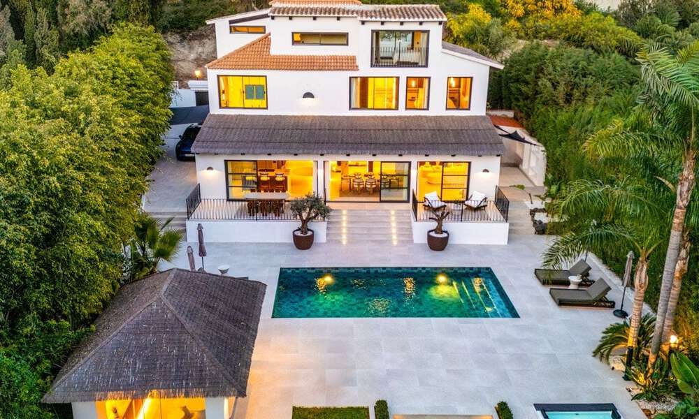 Villa de lujo contemporánea renovada y lista para entrar a vivir en venta en el corazón del Valle del Golf de Nueva Andalucía, Marbella 796775