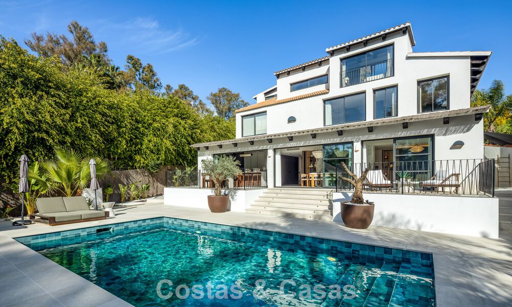 Villa de lujo contemporánea renovada y lista para entrar a vivir en venta en el corazón del Valle del Golf de Nueva Andalucía, Marbella 796782