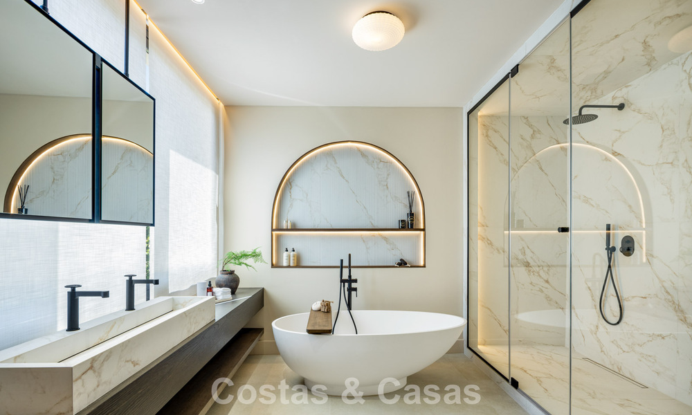 Villa de lujo contemporánea renovada y lista para entrar a vivir en venta en el corazón del Valle del Golf de Nueva Andalucía, Marbella 796795