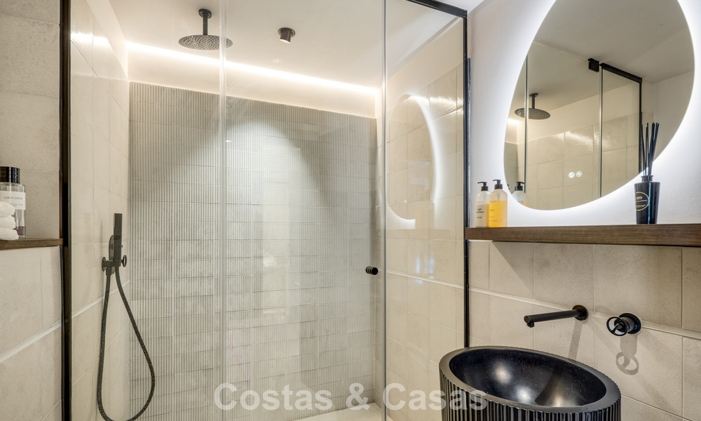Villa de lujo contemporánea renovada y lista para entrar a vivir en venta en el corazón del Valle del Golf de Nueva Andalucía, Marbella 796799