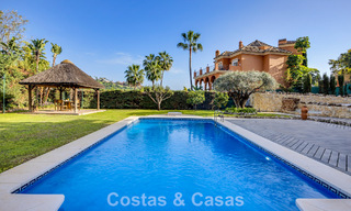 Lujosa villa con arquitectura única en venta rodeada de campos de golf en Benahavis - Marbella 778868 