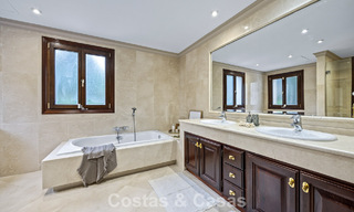 Lujosa villa con arquitectura única en venta rodeada de campos de golf en Benahavis - Marbella 778870 