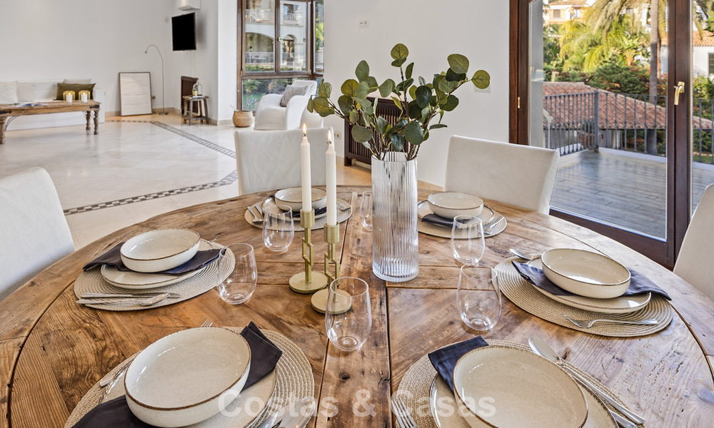 Lujosa villa con arquitectura única en venta rodeada de campos de golf en Benahavis - Marbella 778876